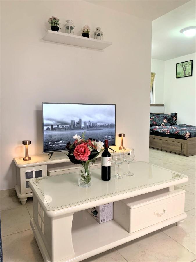 Mtr Tung Chung Near Airport Apartment, Getaway, Pa Village Tung Chung Apartment