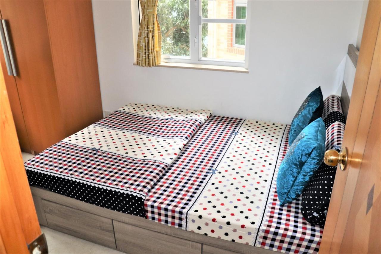 Mtr Tung Chung Near Airport Apartment, Getaway, Pa Village Tung Chung *